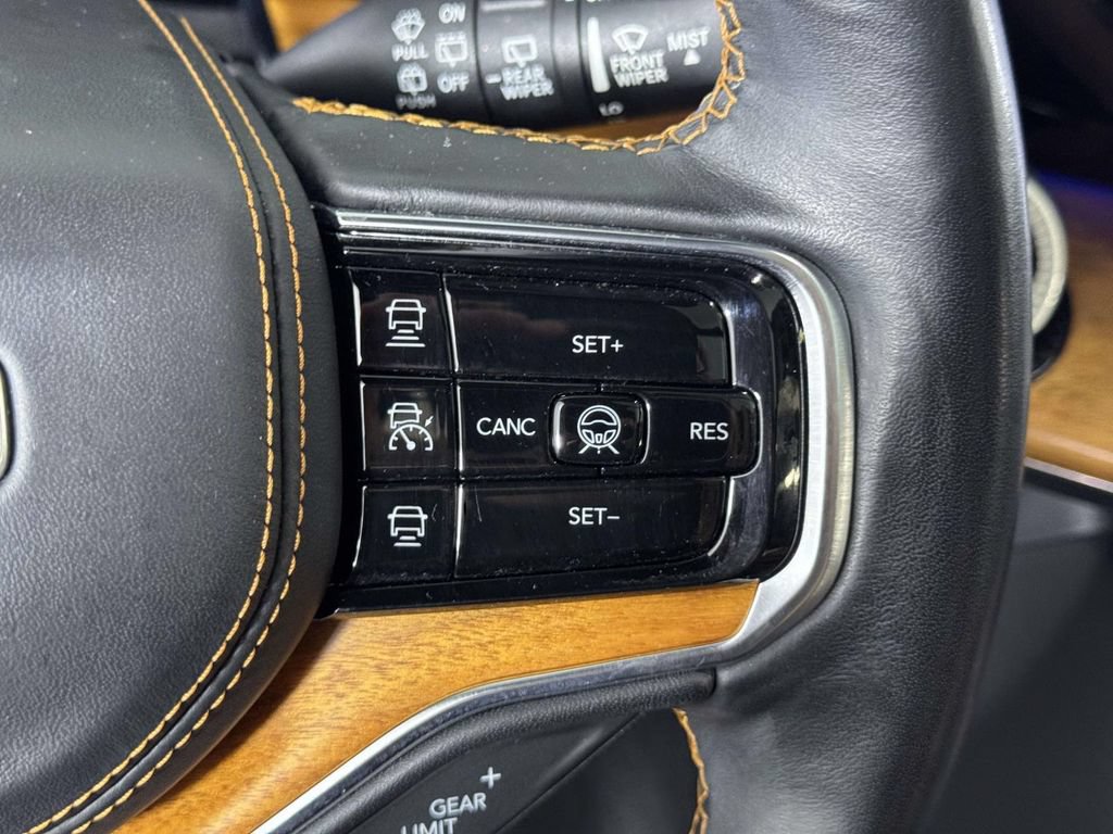 Used 2022 Jeep Grand Wagoneer Series III AWD/4WD image 23
