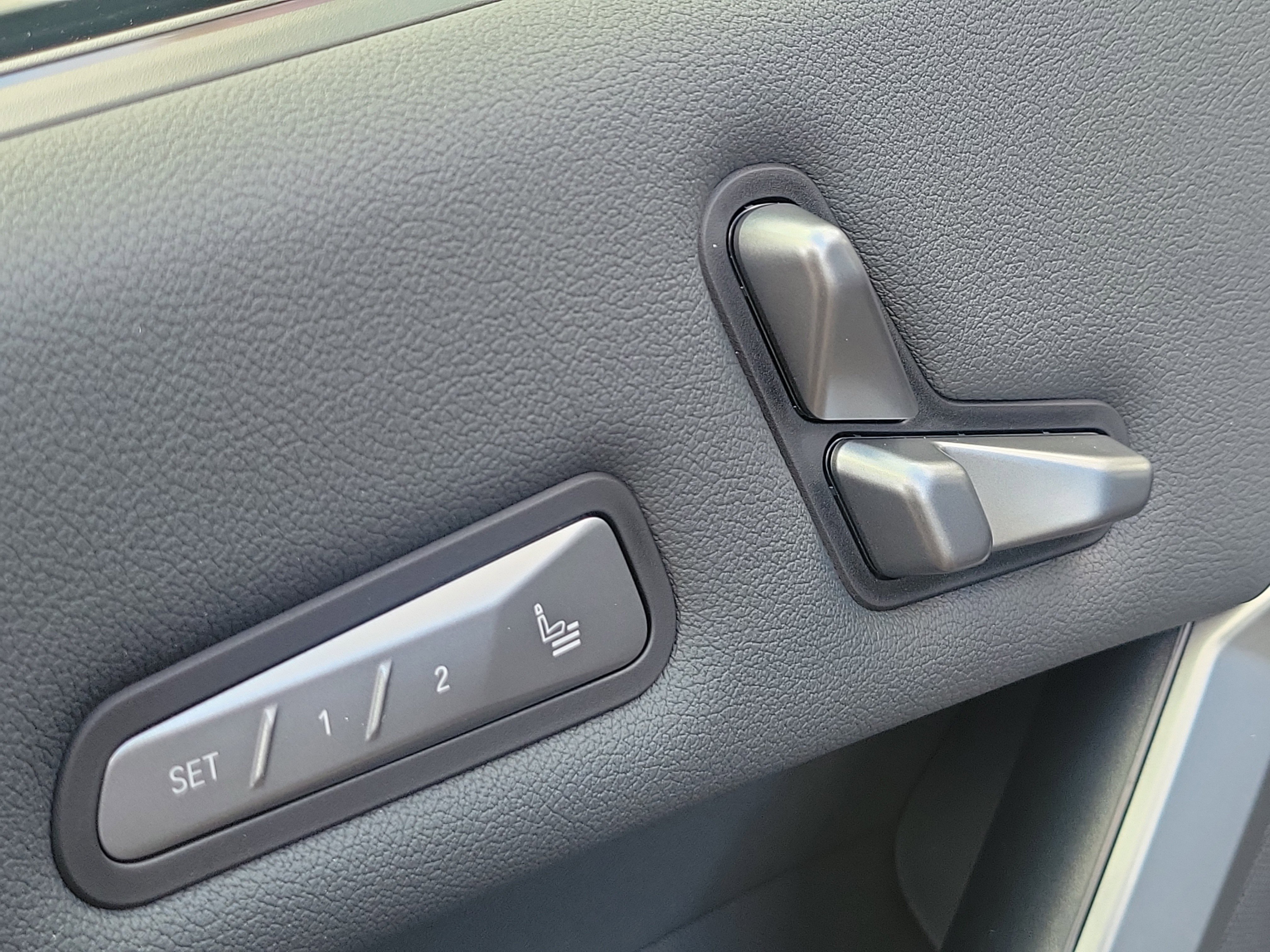 New 2026 BMW iX xDrive60 image 23