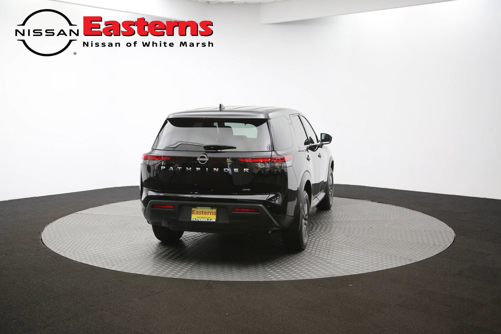 Used 2025 Nissan Pathfinder S image 55