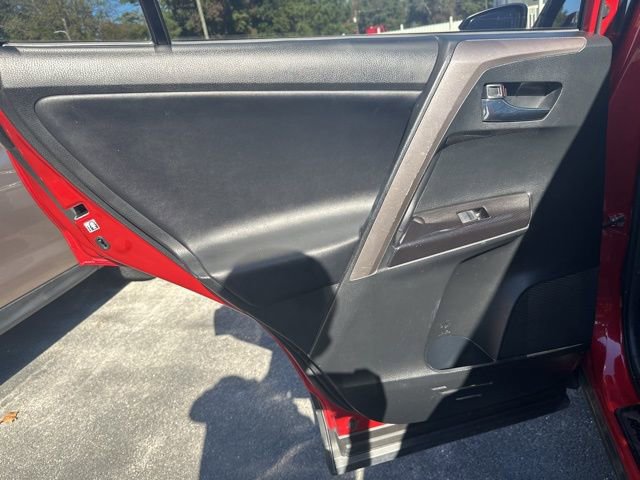 Used 2016 Toyota RAV4 SE image 9