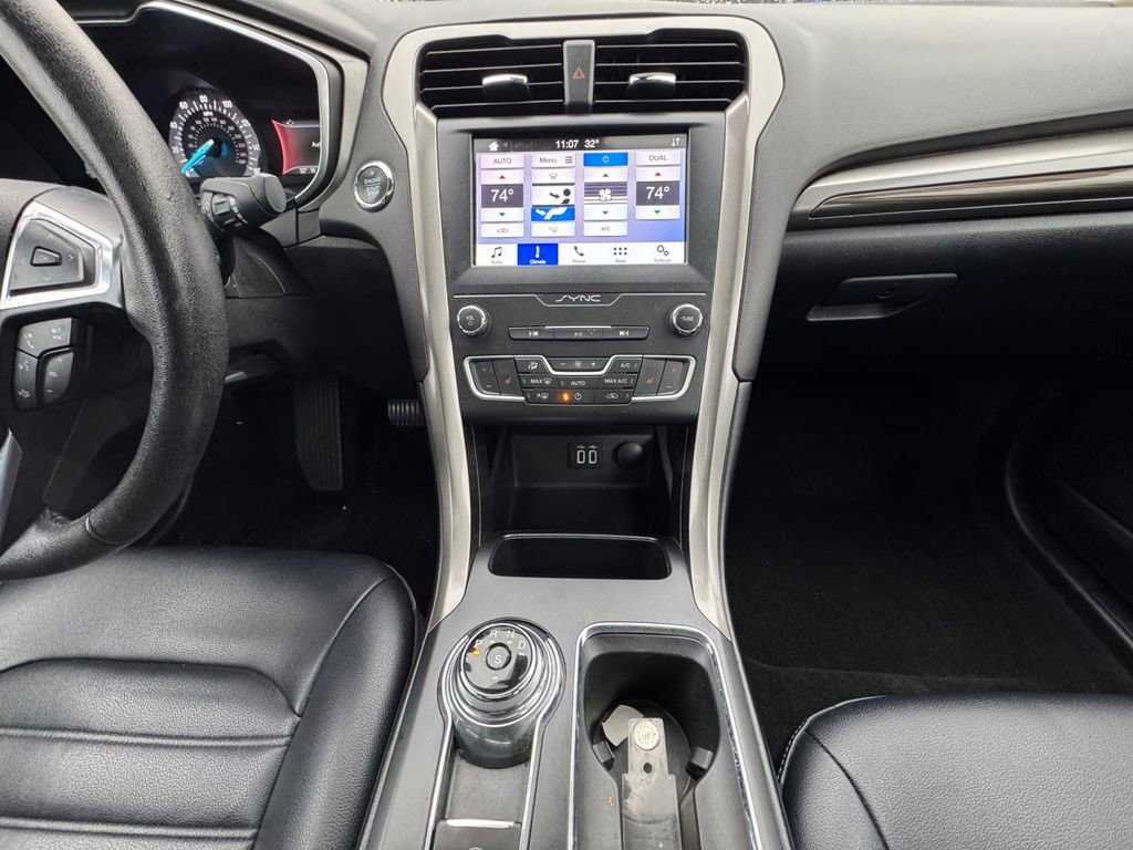 Used 2019 Ford Fusion SEL image 15