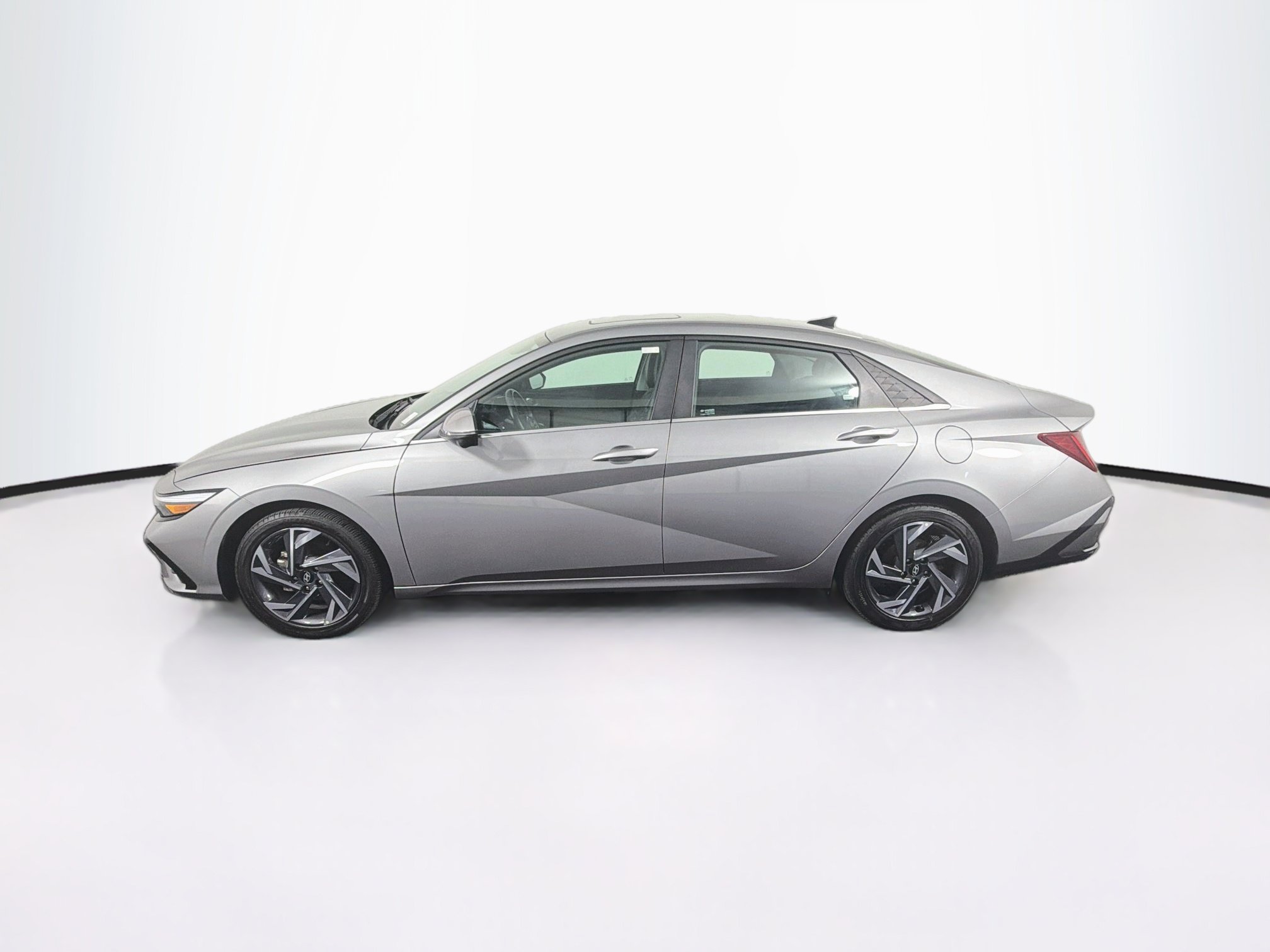 Used 2024 Hyundai Elantra Limited FWD image 4