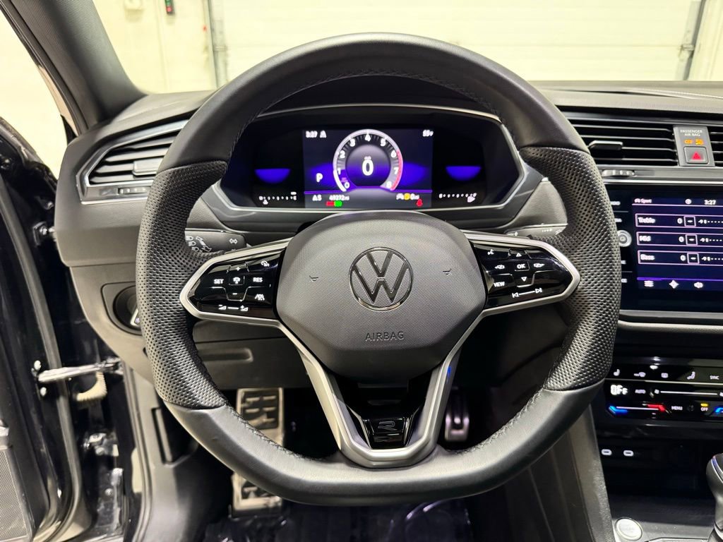 Used 2022 Volkswagen Tiguan SE R-Line image 14