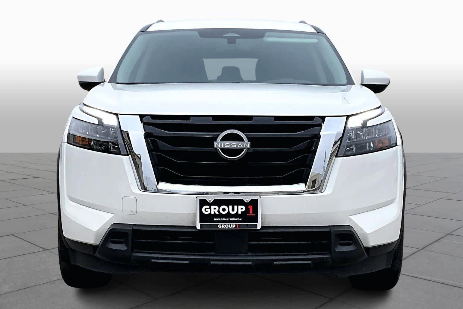 Used 2025 Nissan Pathfinder SV image 4