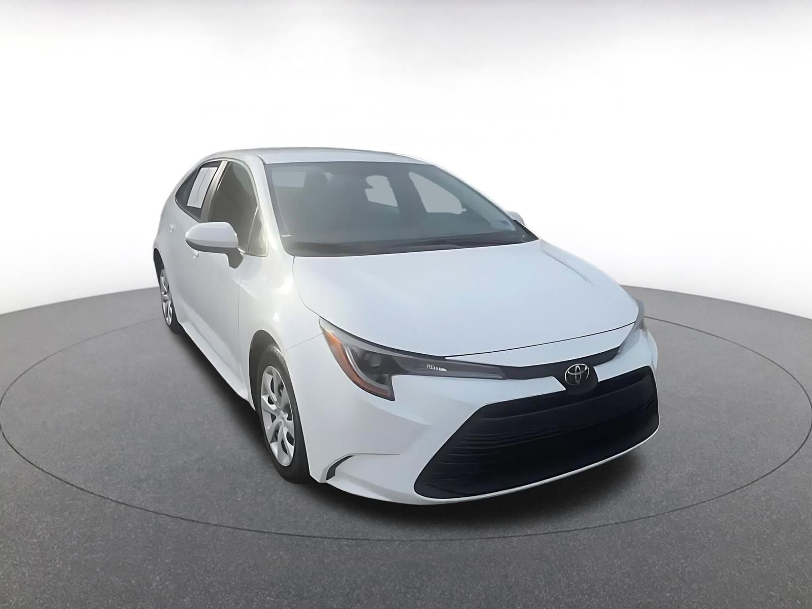 Used 2025 Toyota Corolla LE image 3