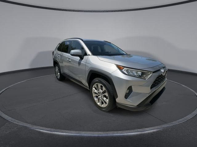 Used 2019 Toyota RAV4 XLE Premium FWD image 2