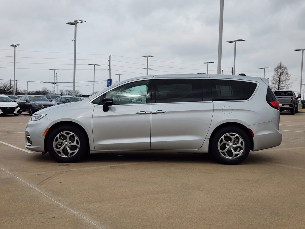 Used 2024 Chrysler Pacifica Limited FWD video 4