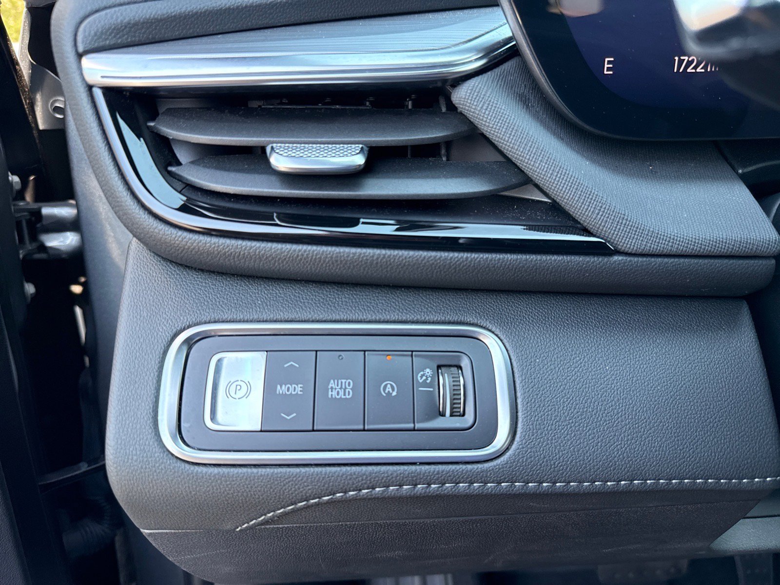 Used 2025 Buick Enclave Preferred image 25