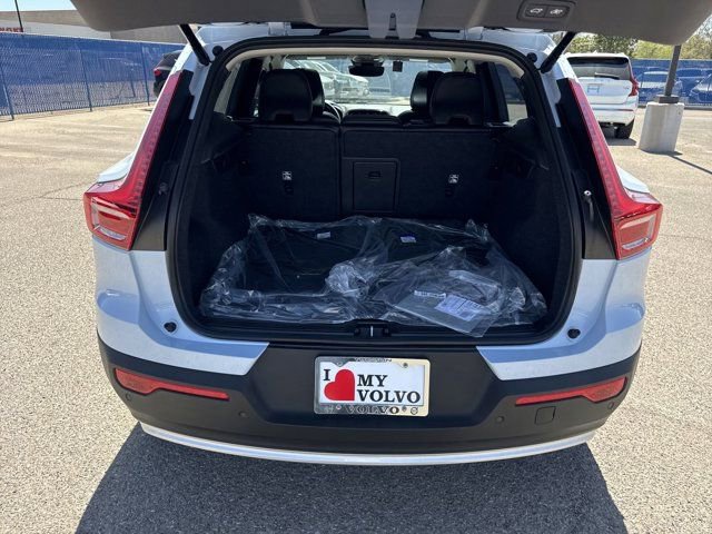 New 2025 Volvo XC40 B5 Core w/ Climate Package AWD/4WD image 7