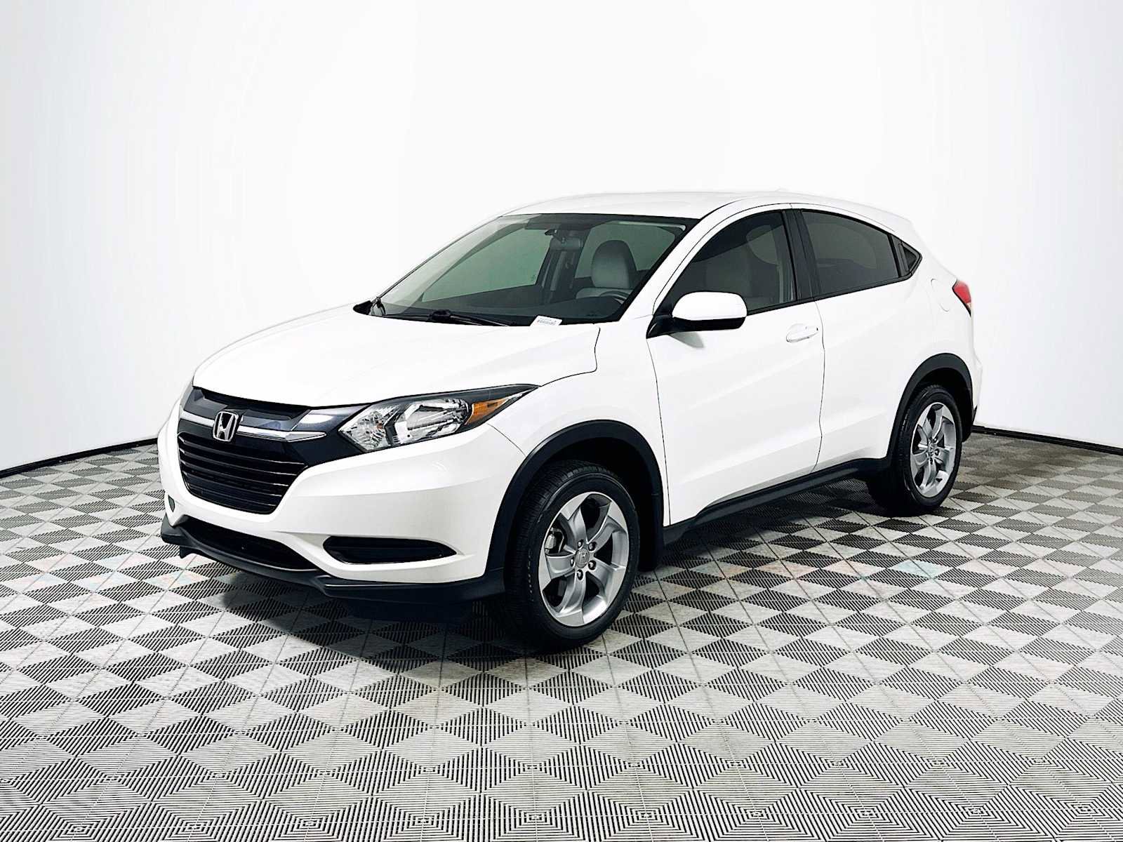 Used 2017 Honda HR-V LX image 3