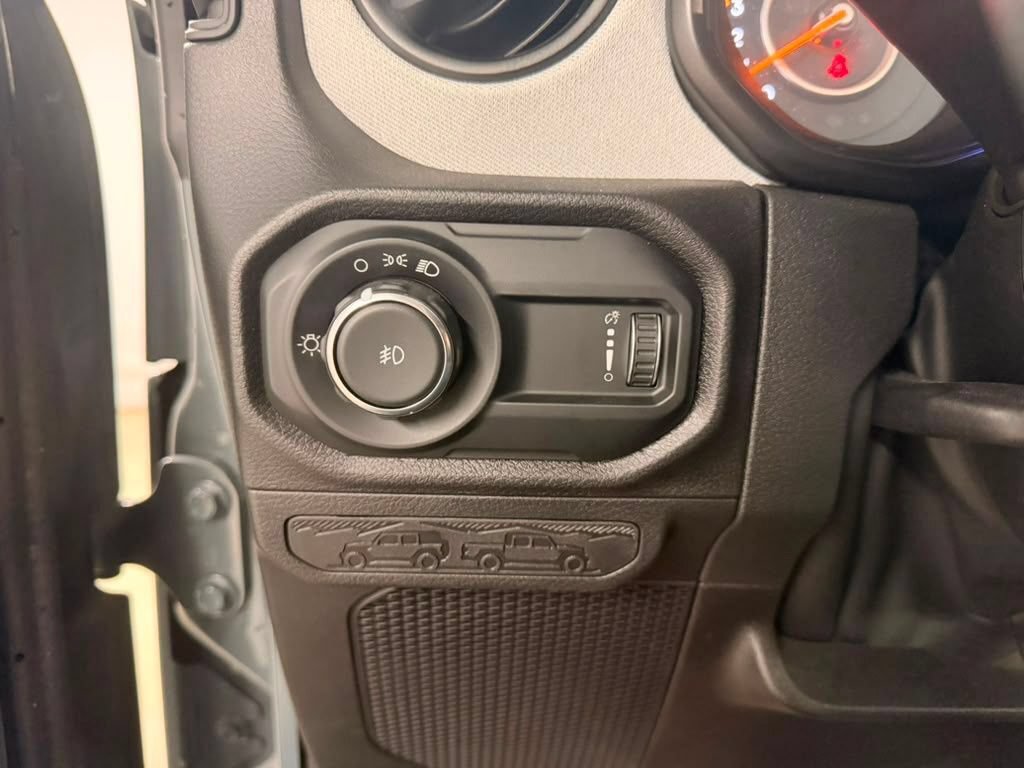 Used 2025 Jeep Wrangler Sport AWD/4WD image 25