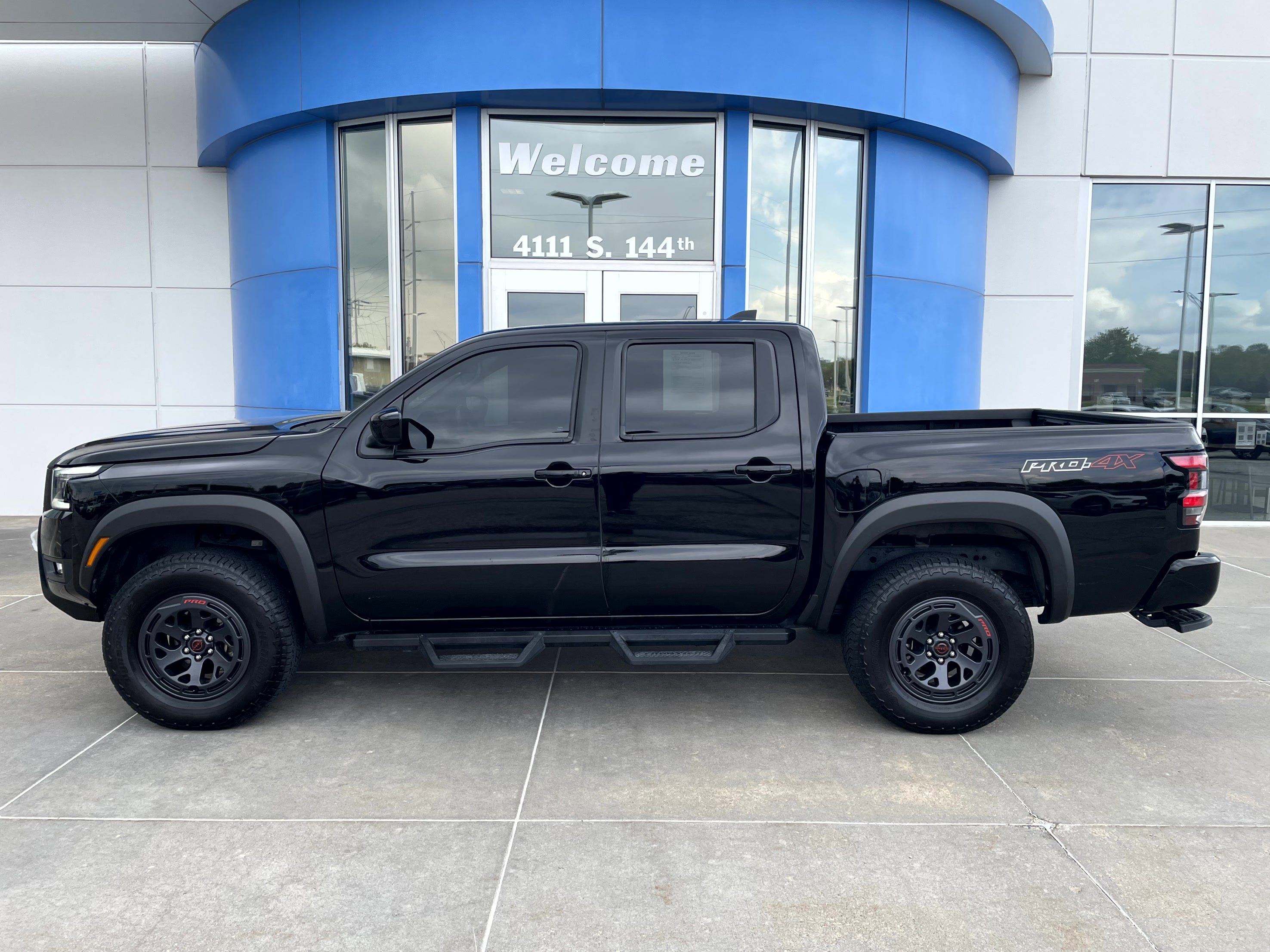Used 2025 Nissan Frontier PRO-4X w/ Tow Package