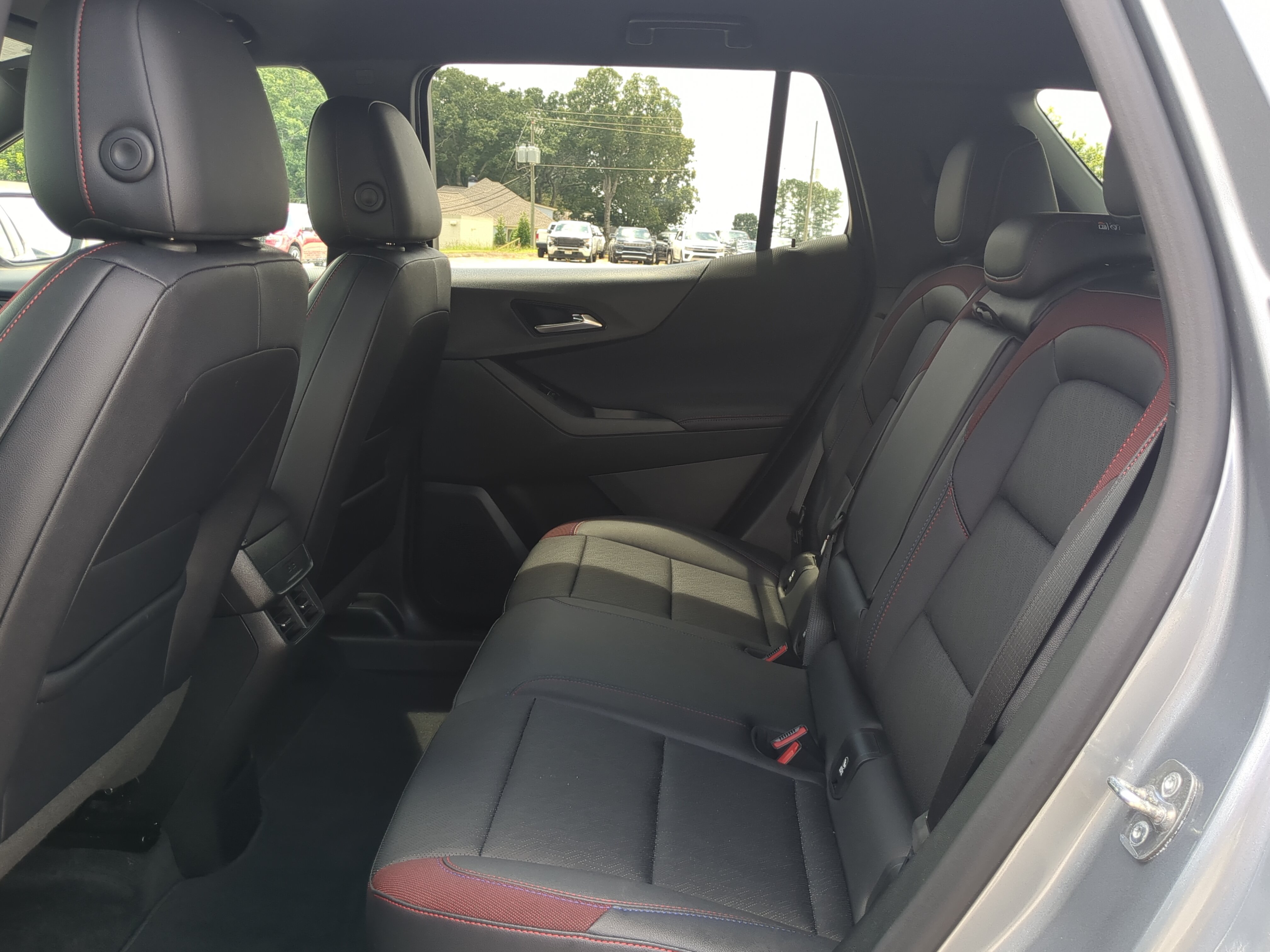 Used 2026 Chevrolet Equinox RS FWD image 12