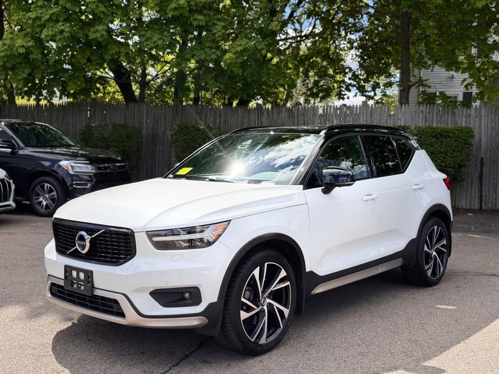 Used 2021 Volvo XC40 T5 R-Design w/ Protection Package Premier AWD/4WD image 2