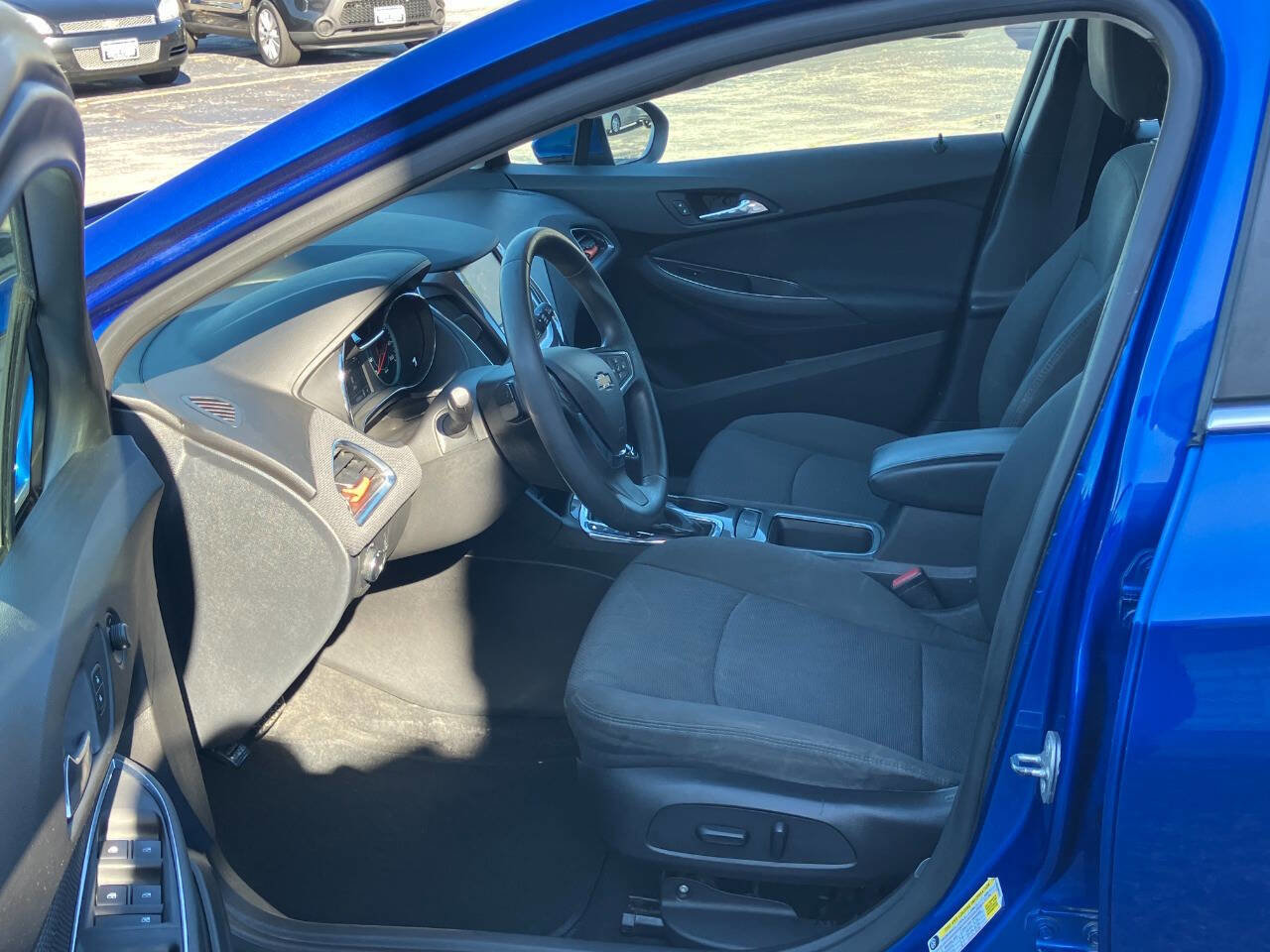 Used 2017 Chevrolet Cruze LT w/ Convenience Package image 10