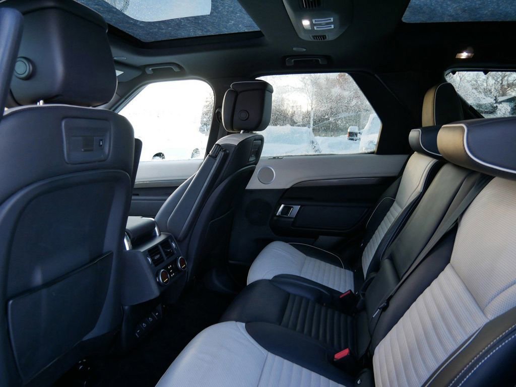 Used 2021 Land Rover Discovery HSE R-Dynamic image 9