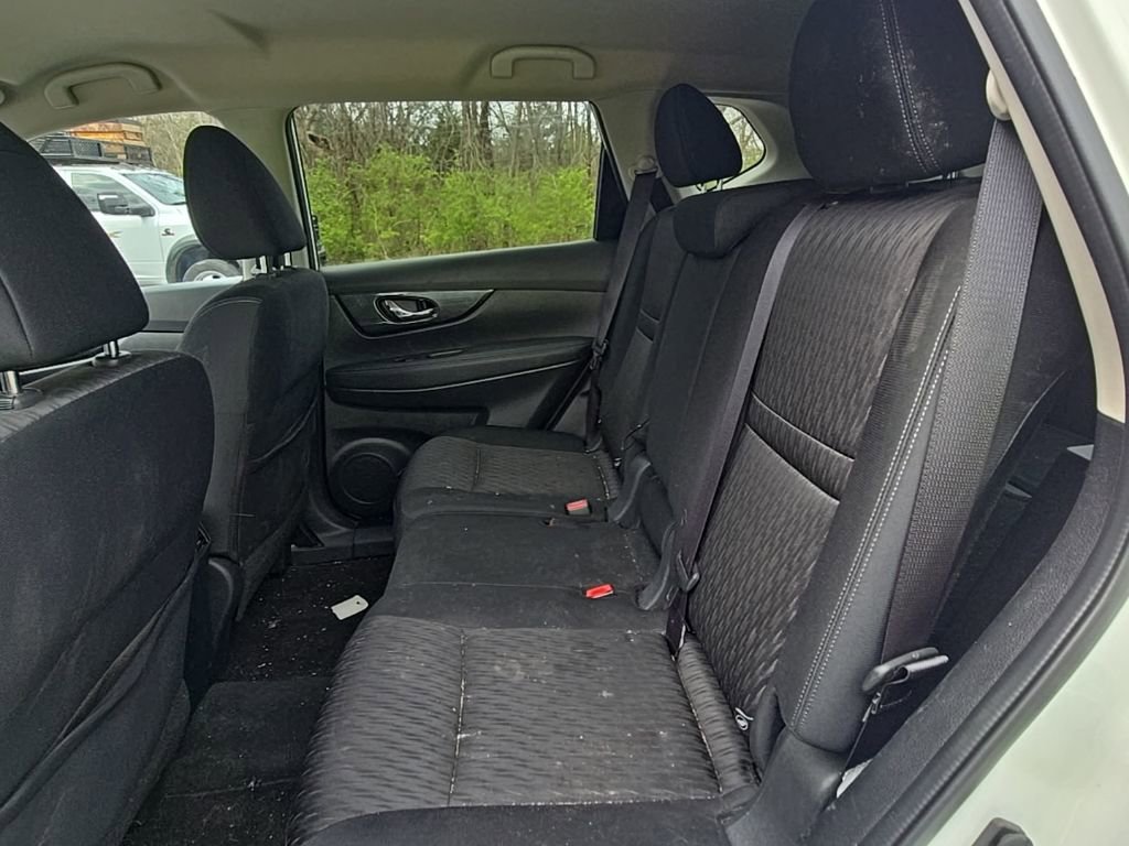 Used 2020 Nissan Rogue SV image 16