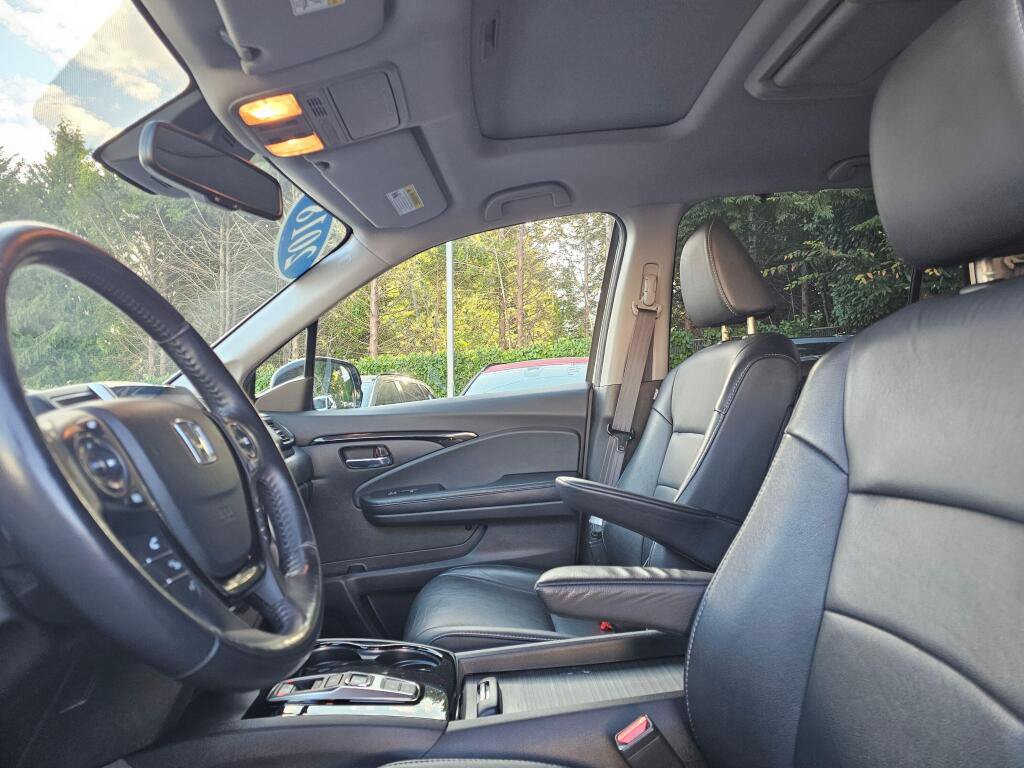 Certified 2018 Honda Pilot Touring image 25