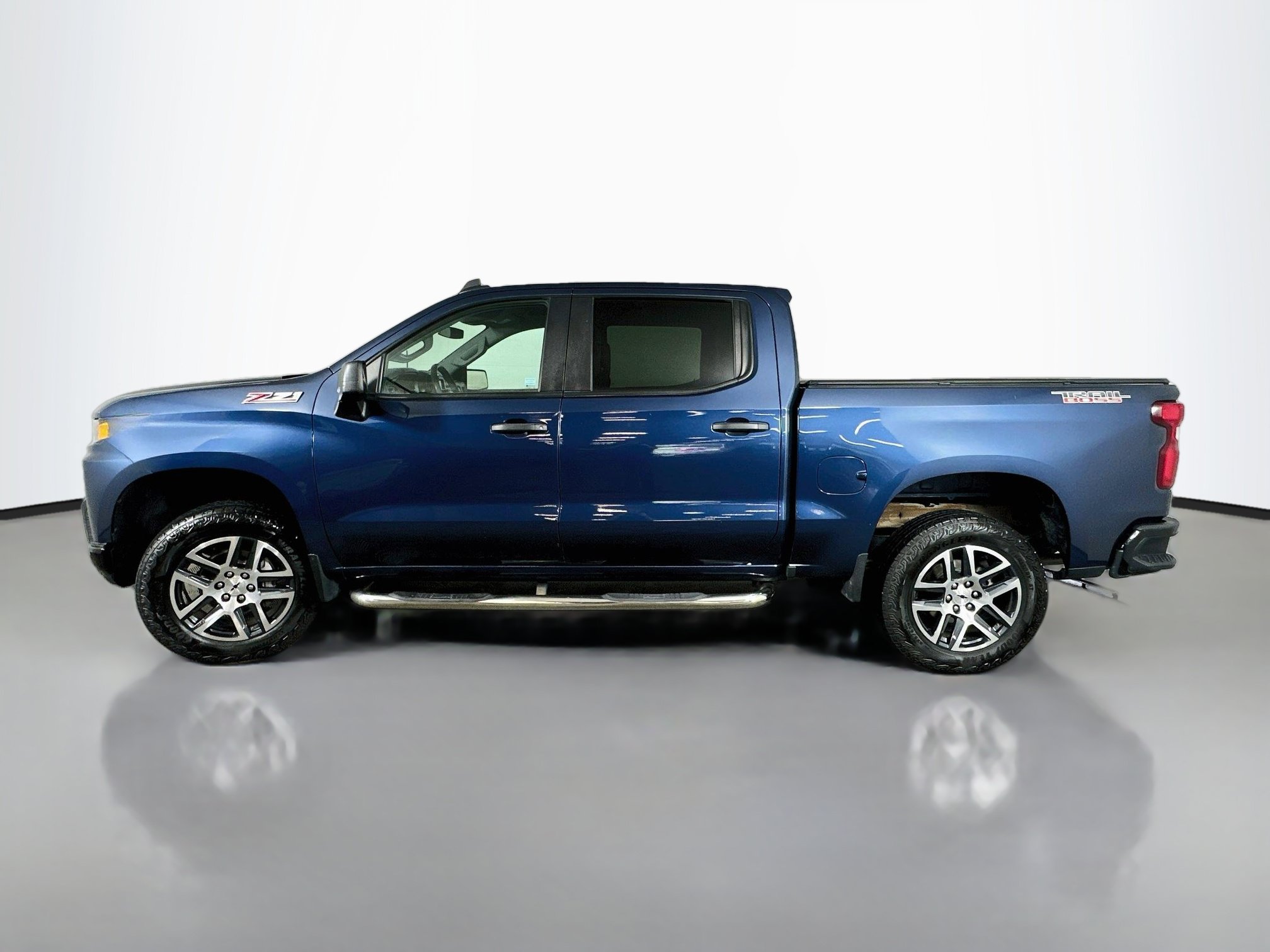 Used 2019 Chevrolet Silverado 1500 Custom Trail Boss w/ Custom Convenience Package AWD/4WD image 4