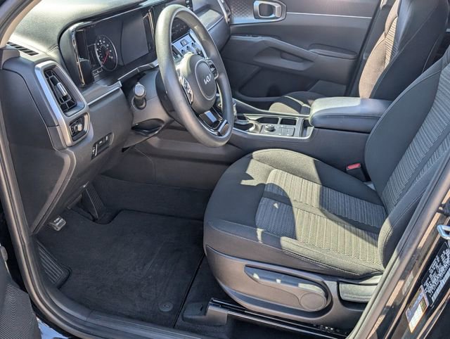 Used 2023 Kia Sorento LX image 8