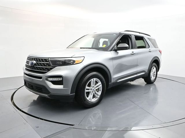 Used 2023 Ford Explorer XLT w/ Equipment Group 202A image 3