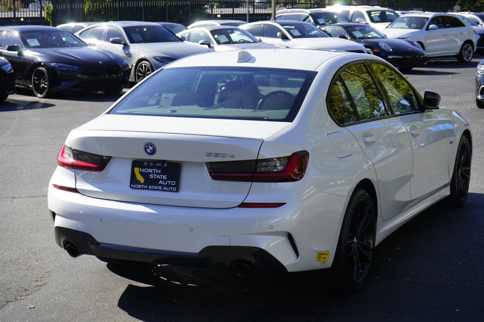 Used 2022 BMW 330e w/ M Sport Package image 9