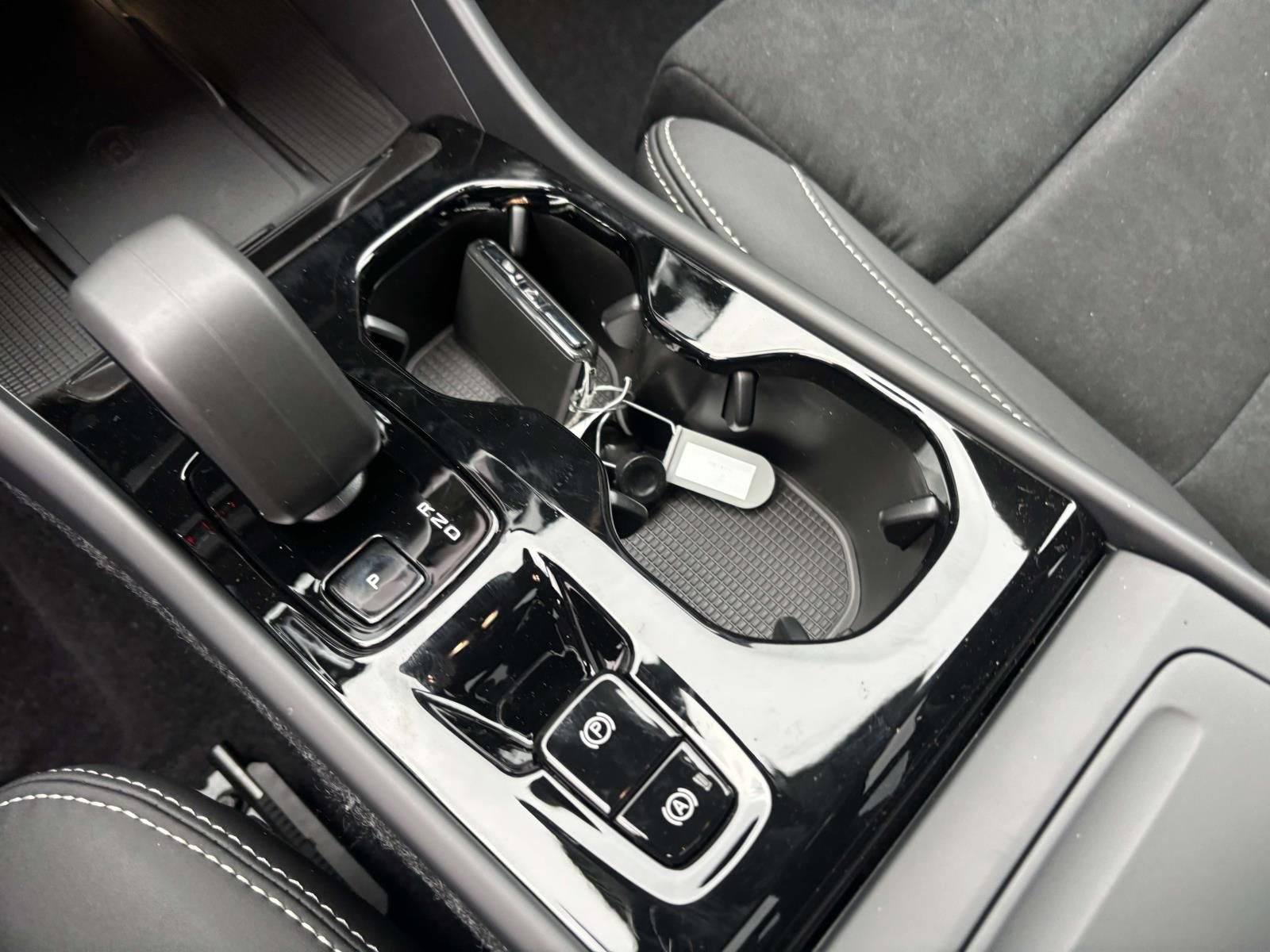 New 2026 Volvo XC40 B5 Ultra w/ Protection Package Premier image 23