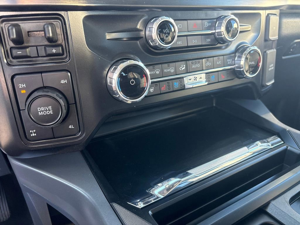 New 2026 Ford F250 Lariat w/ Black Appearance Package image 22