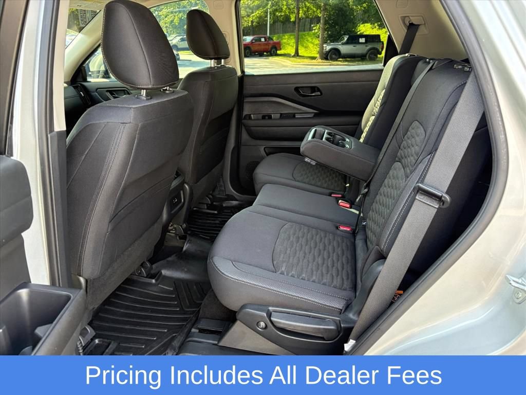 Used 2025 Nissan Pathfinder SV AWD/4WD image 20