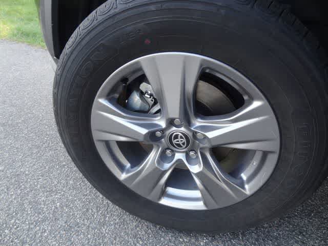 Certified 2025 Toyota RAV4 LE AWD/4WD image 28