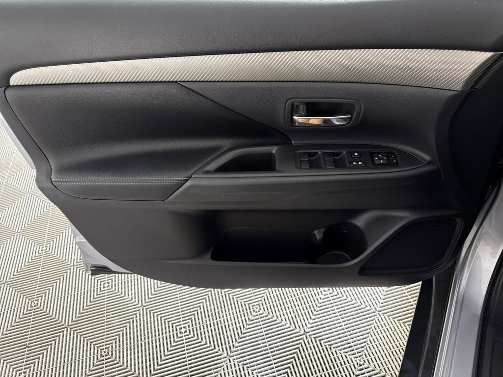 Used 2015 Mitsubishi Outlander SE image 9