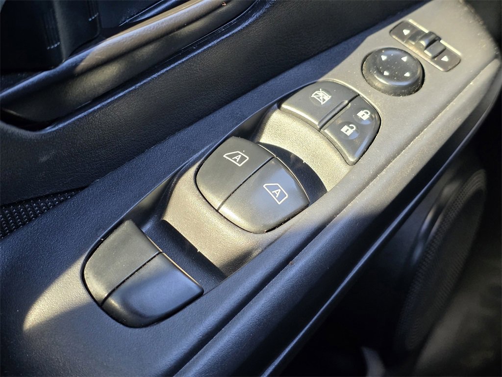 Used 2022 Nissan Kicks S image 23