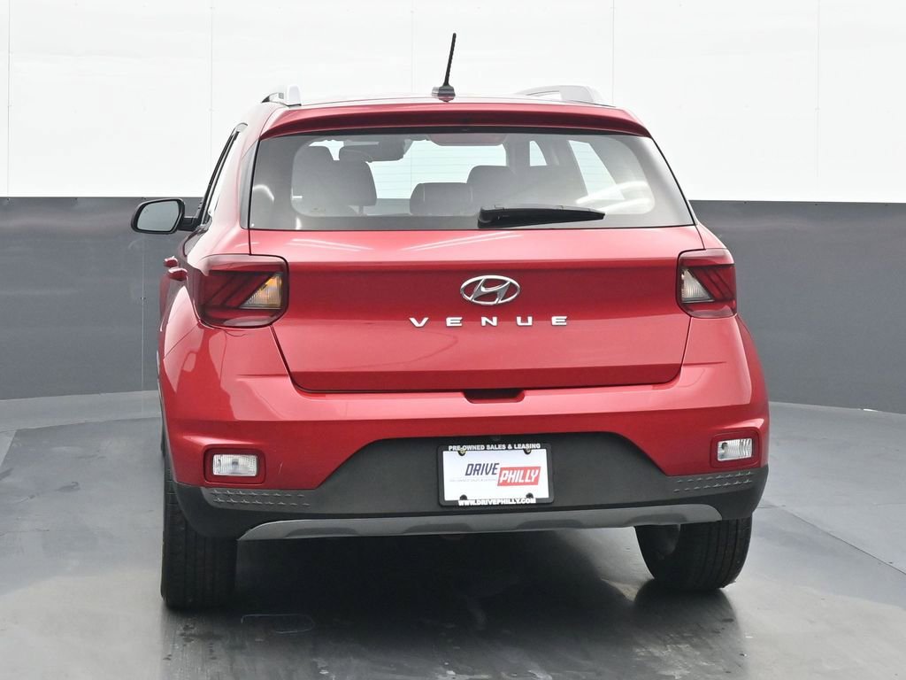 Used 2023 Hyundai Venue Limited image 5