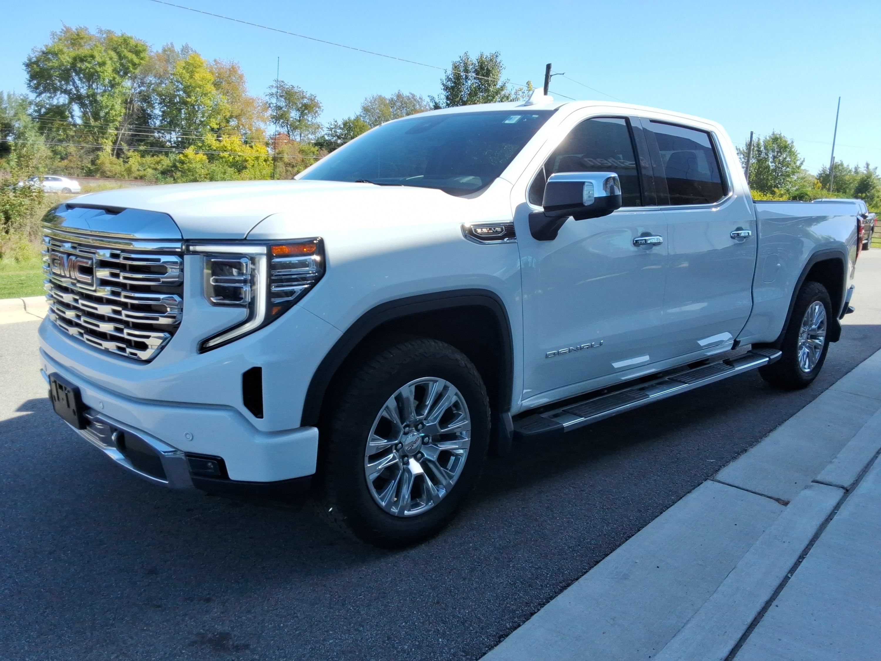 Used 2023 GMC Sierra 1500 Denali w/ Technology Package AWD/4WD image 14