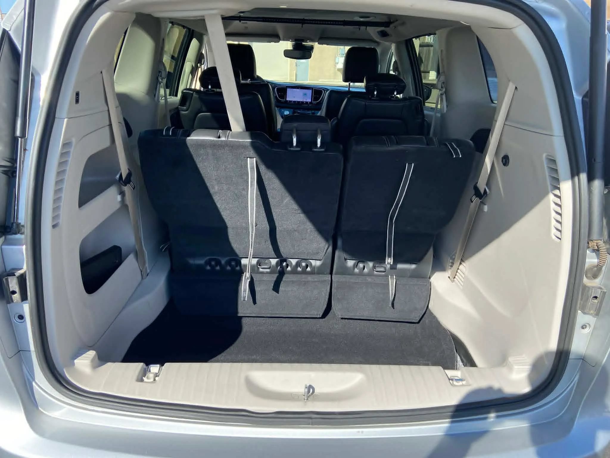 Used 2024 Chrysler Pacifica Touring-L FWD image 14
