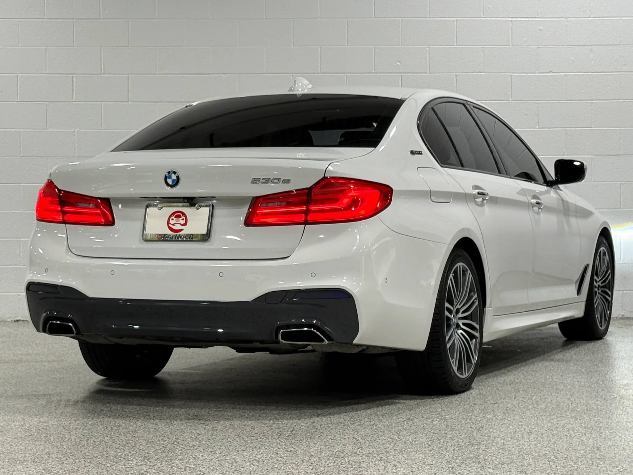 Used 2018 BMW 530e xDrive w/ M Sport Package 2 AWD/4WD image 6