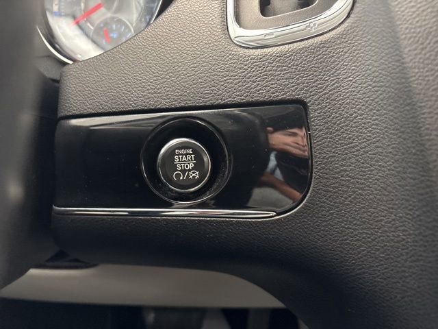 Used 2014 Chrysler Town & Country Touring-L FWD image 36