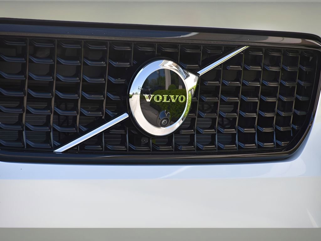 Used 2025 Volvo XC40 B5 Plus w/ Protection Package Premier image 8