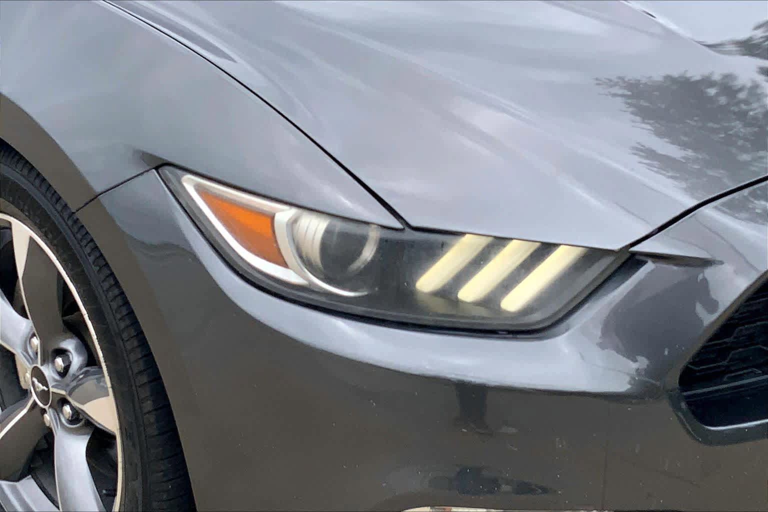 Used 2017 Ford Mustang Coupe RWD image 23