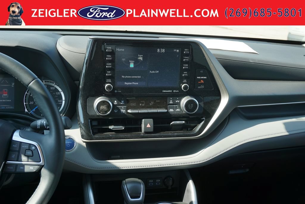 Used 2022 Toyota Highlander LE AWD/4WD image 17