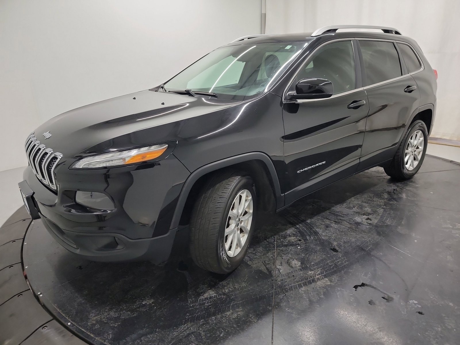 Used 2017 Jeep Cherokee Latitude w/ Safety/Convenience Group image 3