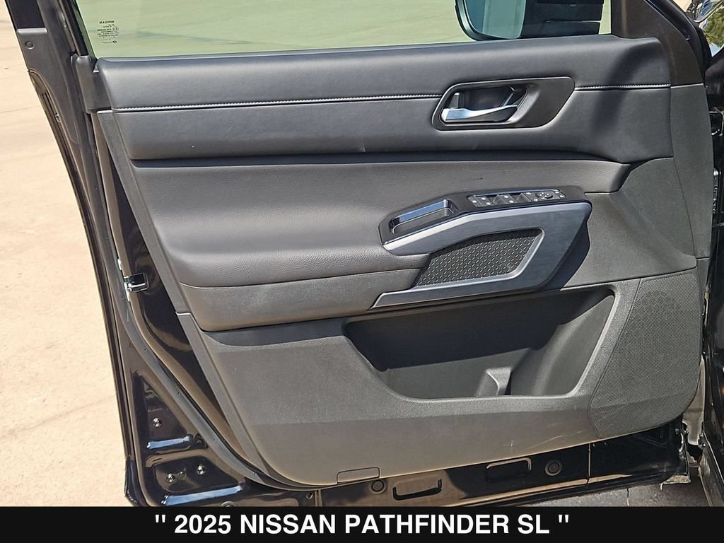 Used 2025 Nissan Pathfinder SL FWD image 14