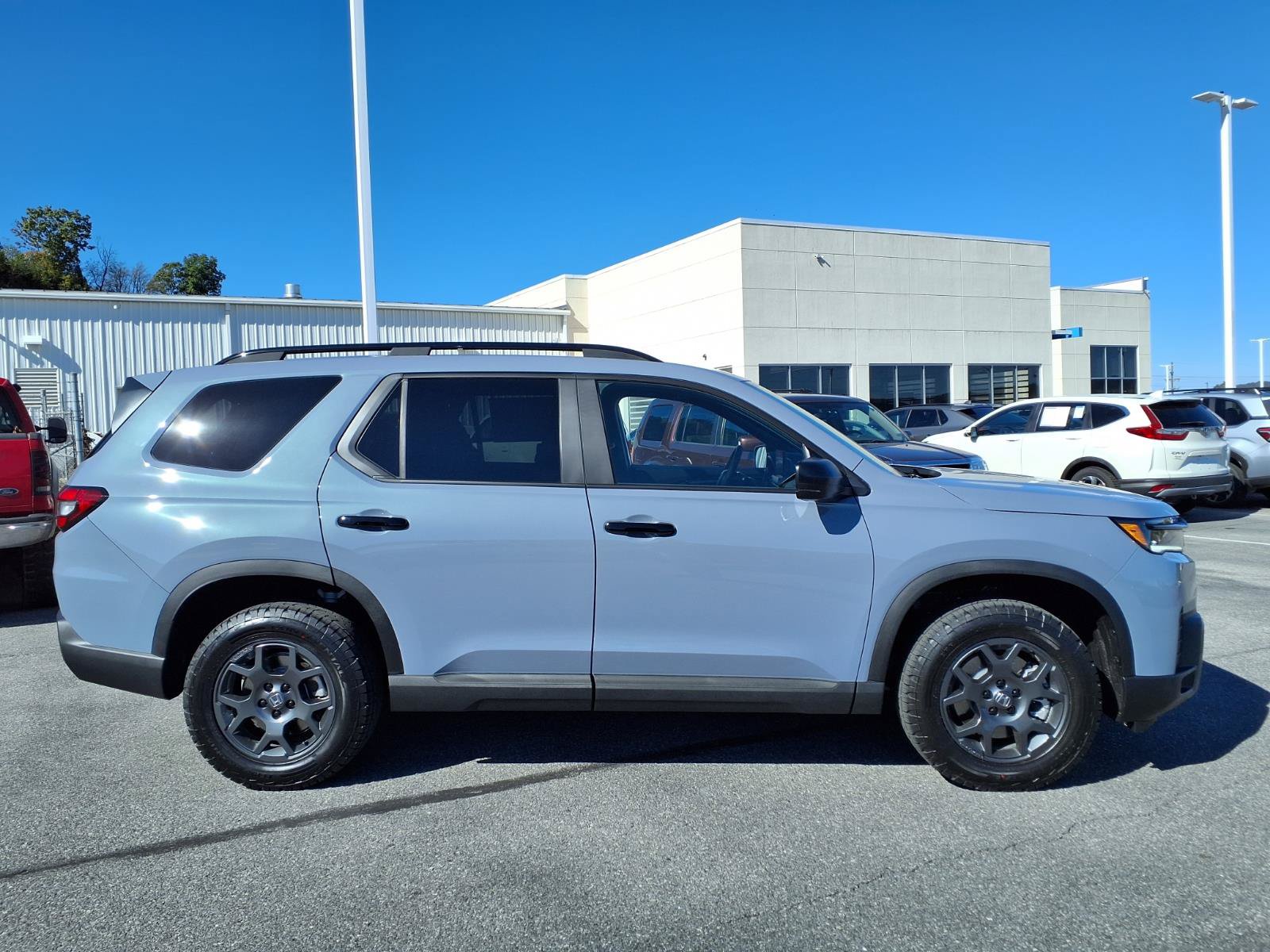 New 2026 Honda Pilot TrailSport image 2