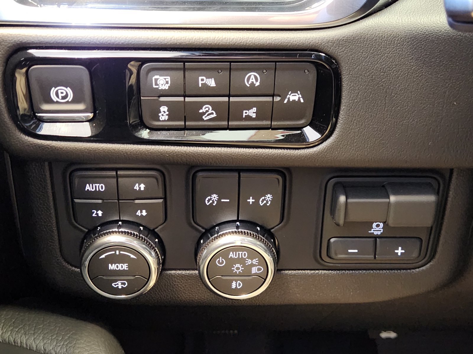 New 2026 GMC Yukon Denali w/ Denali Reserve Package AWD/4WD image 22