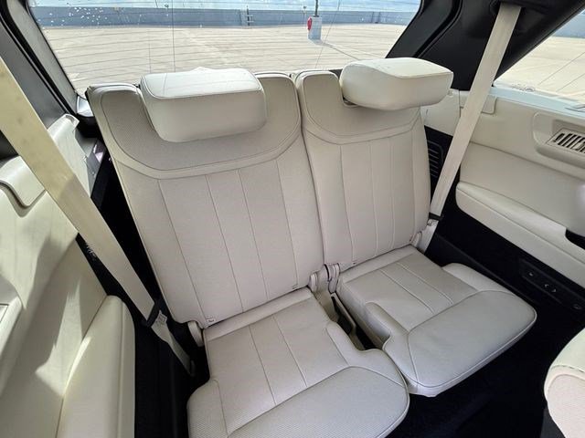 Used 2024 Land Rover Range Rover Long Wheelbase SE image 20