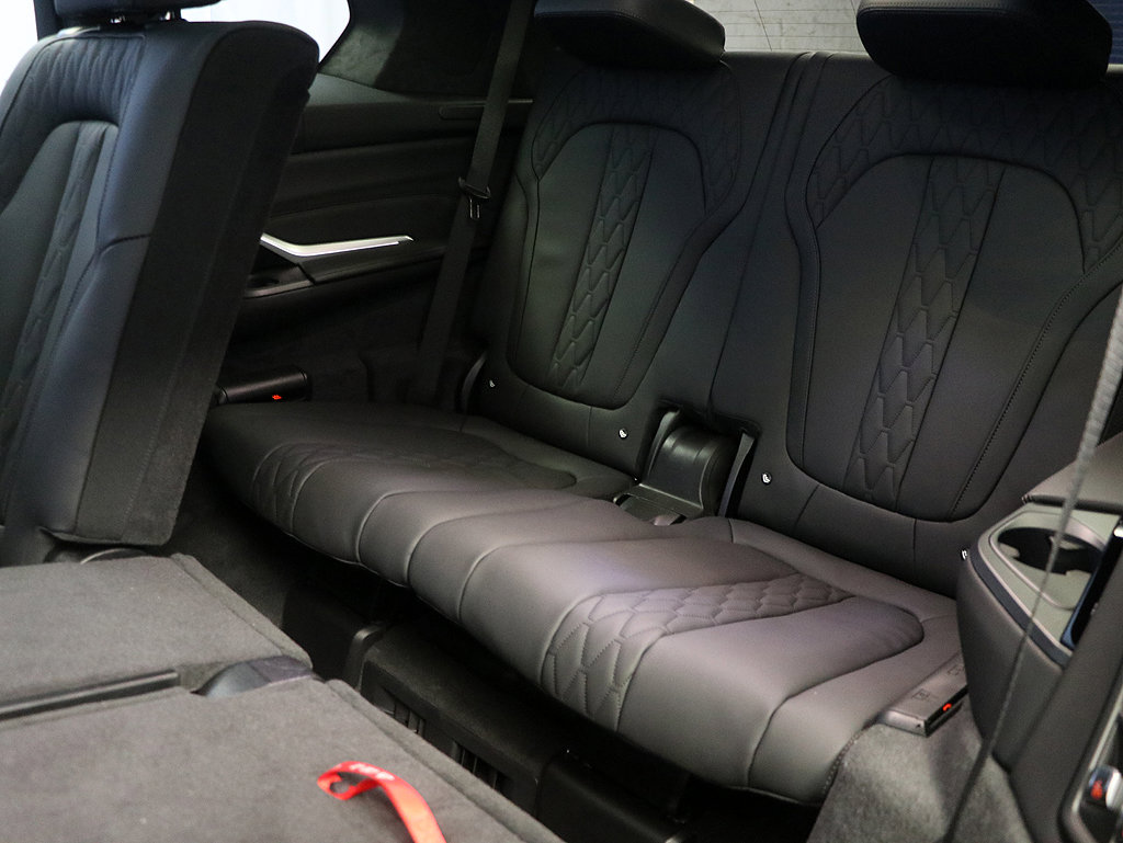 New 2025 BMW X7 M60i w/ Executive Package image 13
