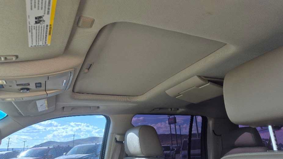 Used 2016 Chevrolet Suburban LT w/ LT Signature Package AWD/4WD image 9
