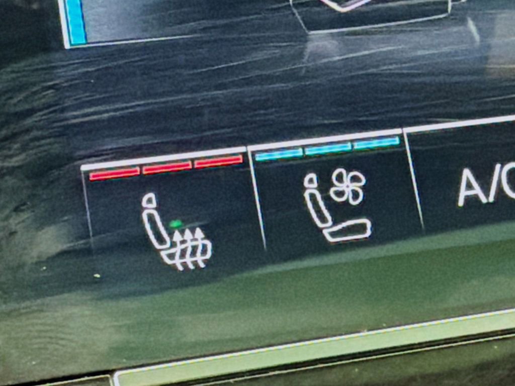 Used 2023 Audi Q8 Prestige image 22