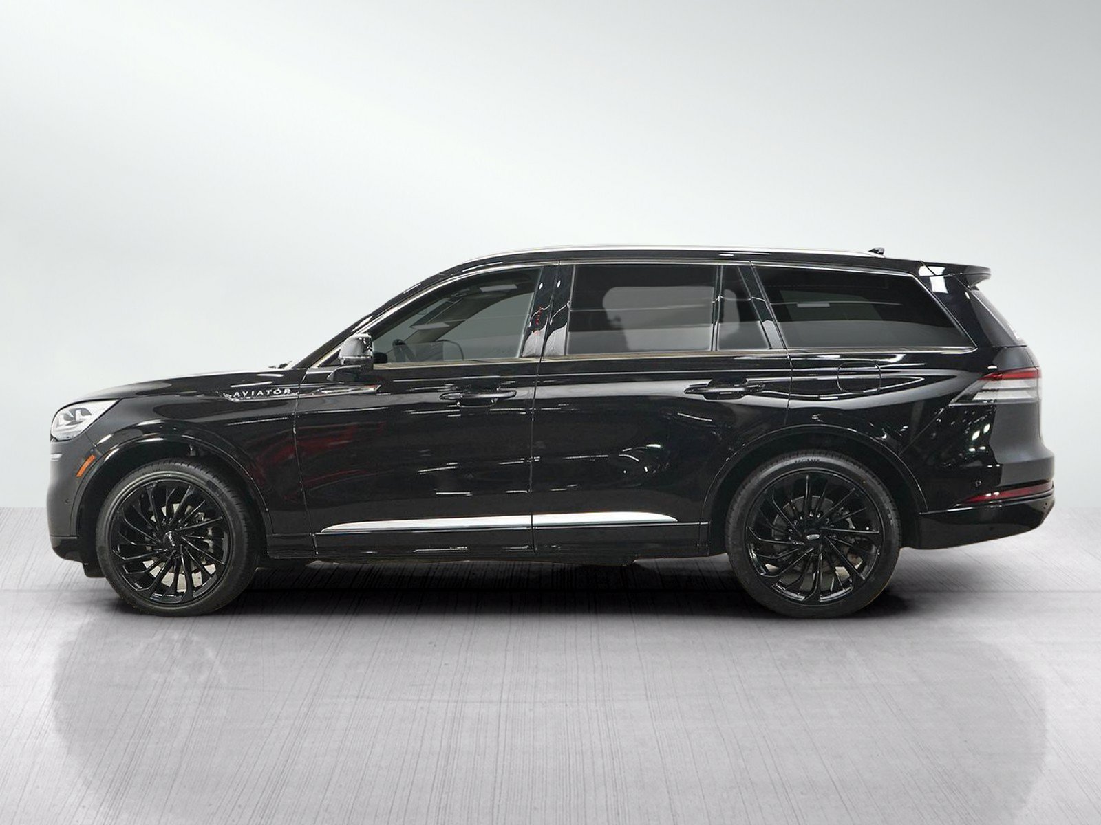 Used 2021 Lincoln Aviator Reserve w/ Equipment Group 208A AWD/4WD image 2