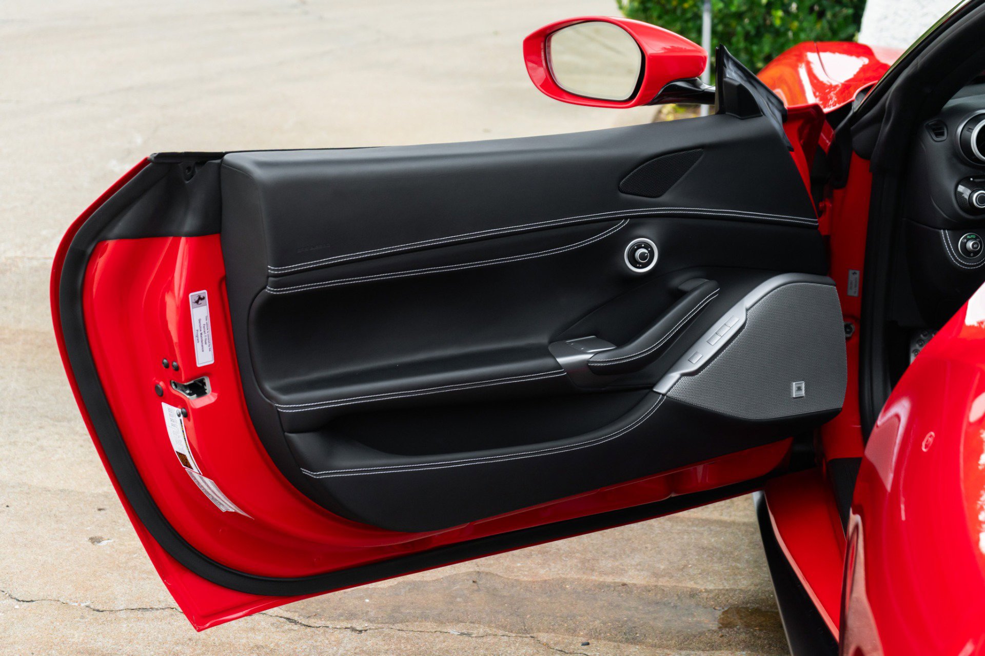 Used 2019 Ferrari Portofino image 39